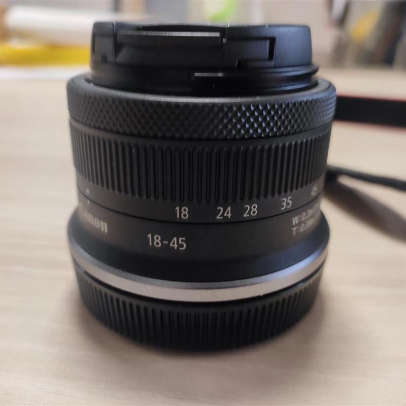 Се продава Canon R100