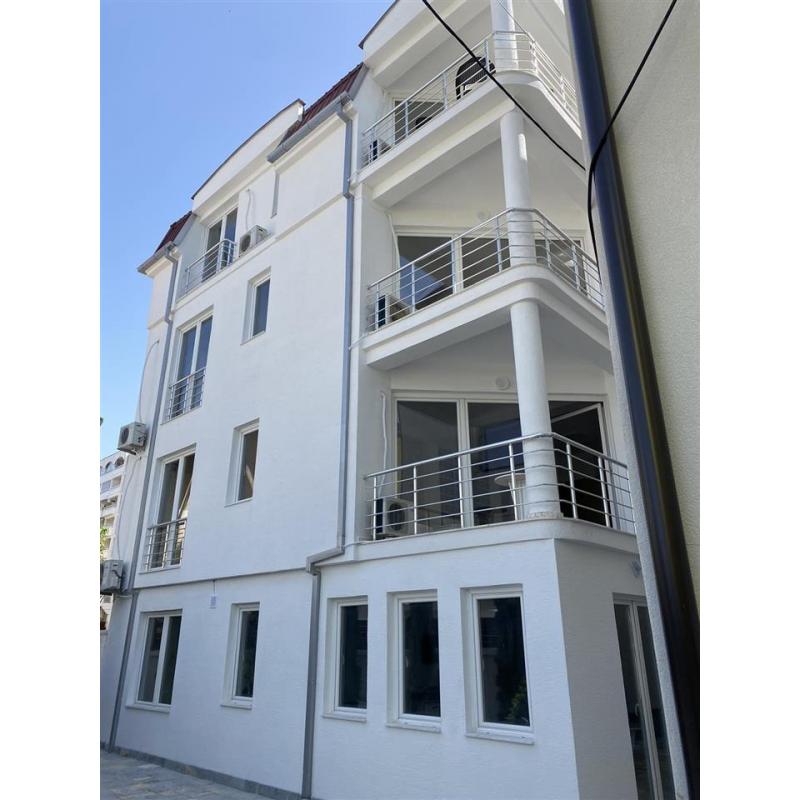 Vila so 8 Apartmani na Kej na Ohridsko Ezero