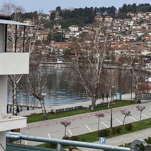 Vila so 8 Apartmani na Kej na Ohridsko Ezero