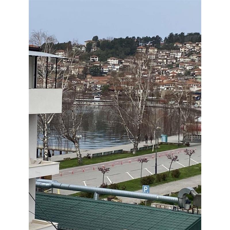 Vila so 8 Apartmani na Kej na Ohridsko Ezero
