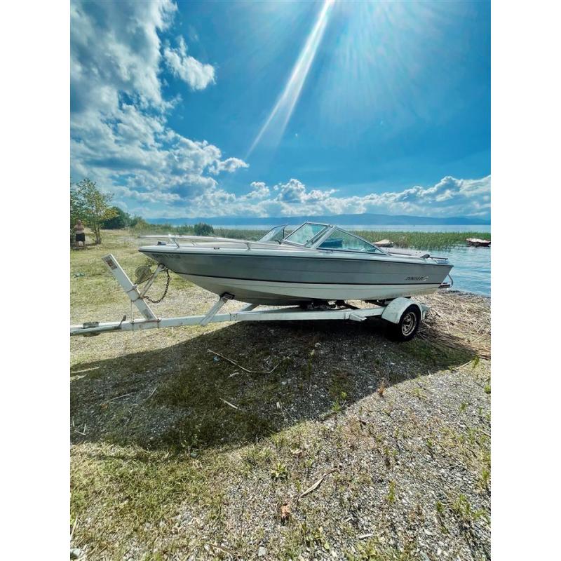 Се продава Rinker Captiva Bowrider 180