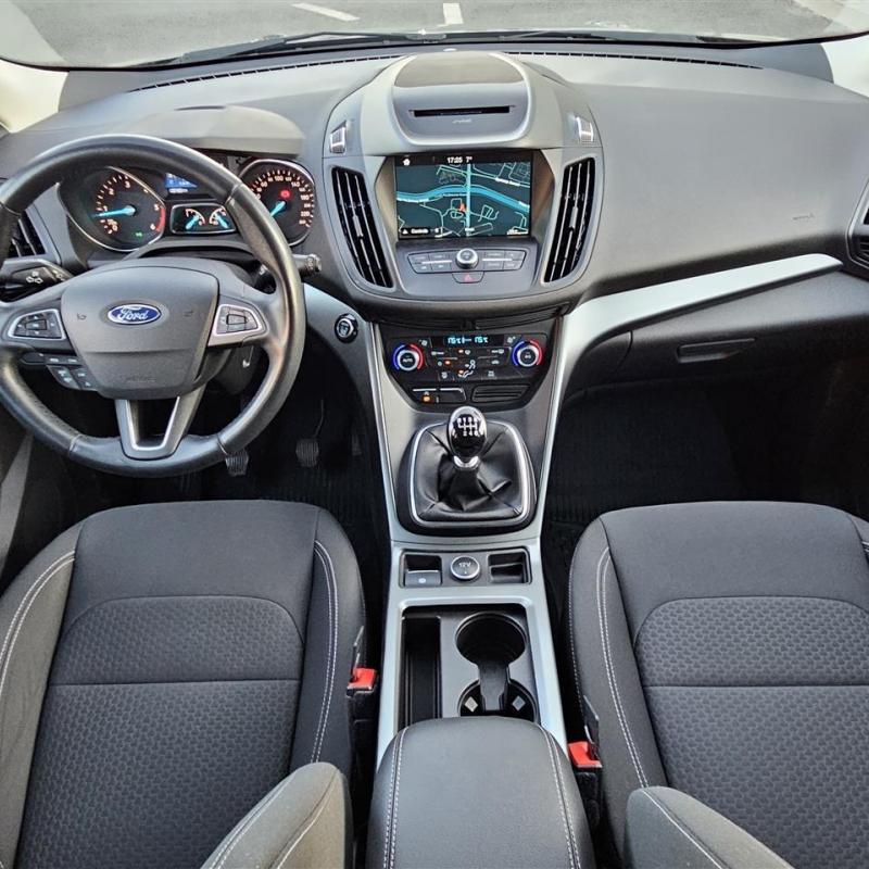 Se Prodava Ford Kuga 2020 godina