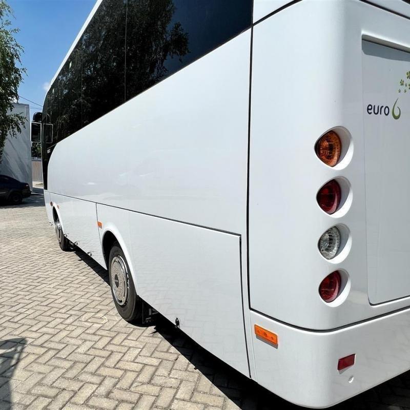 Nov Isuzu Avtobus