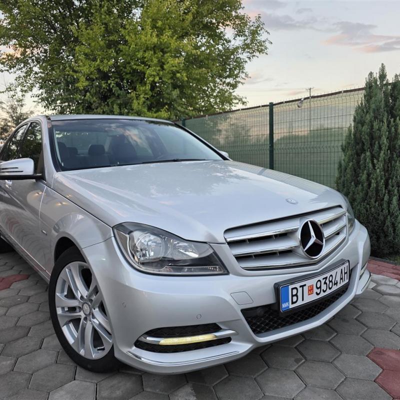Se prodava Mercedes Benz C200 2013