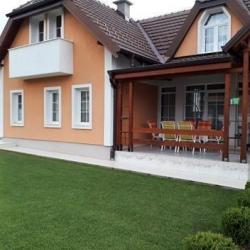 Se izdava moderna kuka vo Bardovci so bazen