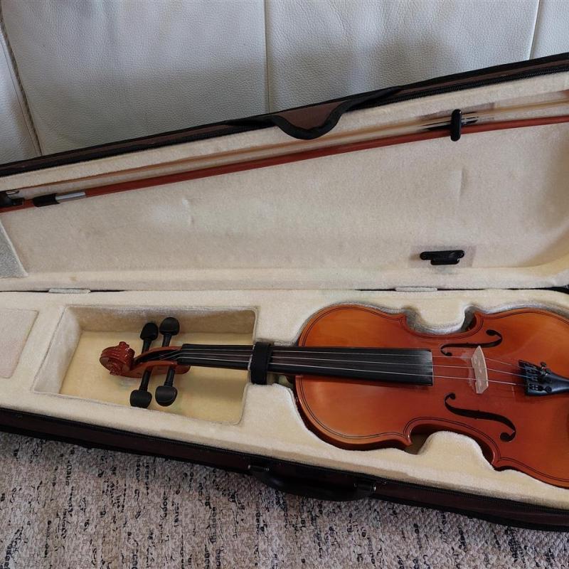 Se prodava koristena Violina