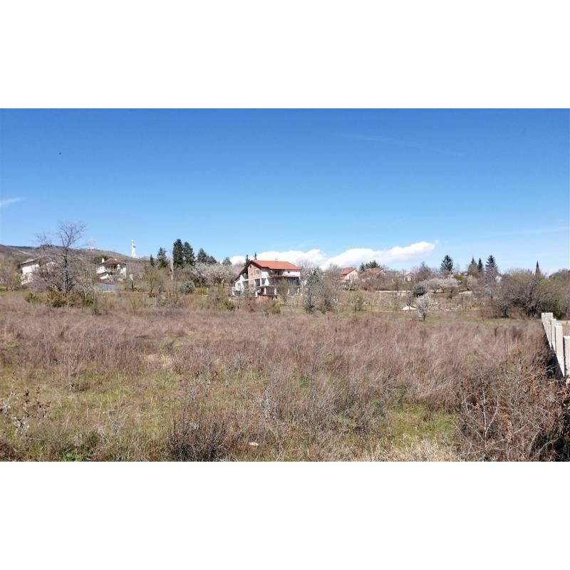 Plac 1880 m2, gradezno zemjiste, vo Dolno Sonje
