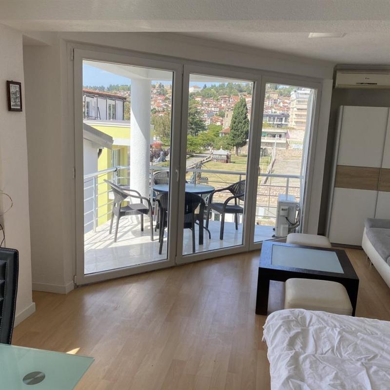 Vila so 8 Apartmani na Kej na Ohridsko Ezero