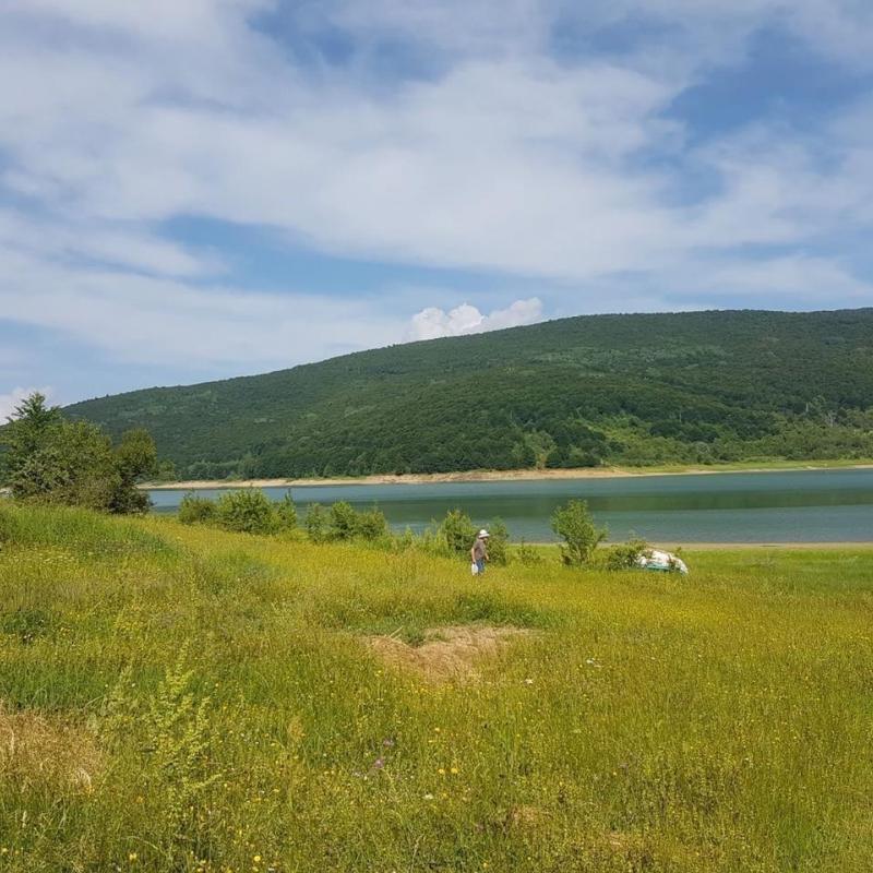 Plac pred Ezero vo Mavrovo