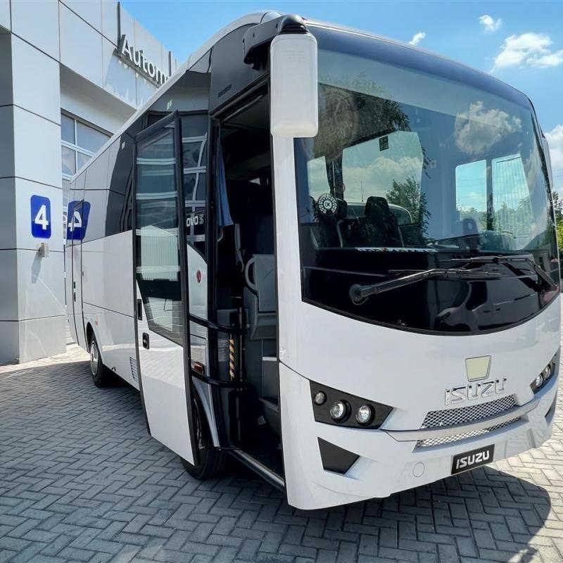 Nov Isuzu Avtobus