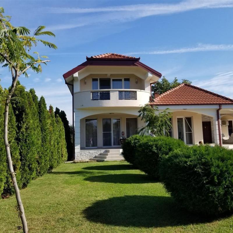 Nova kuka 300m2 vo Jurumleri