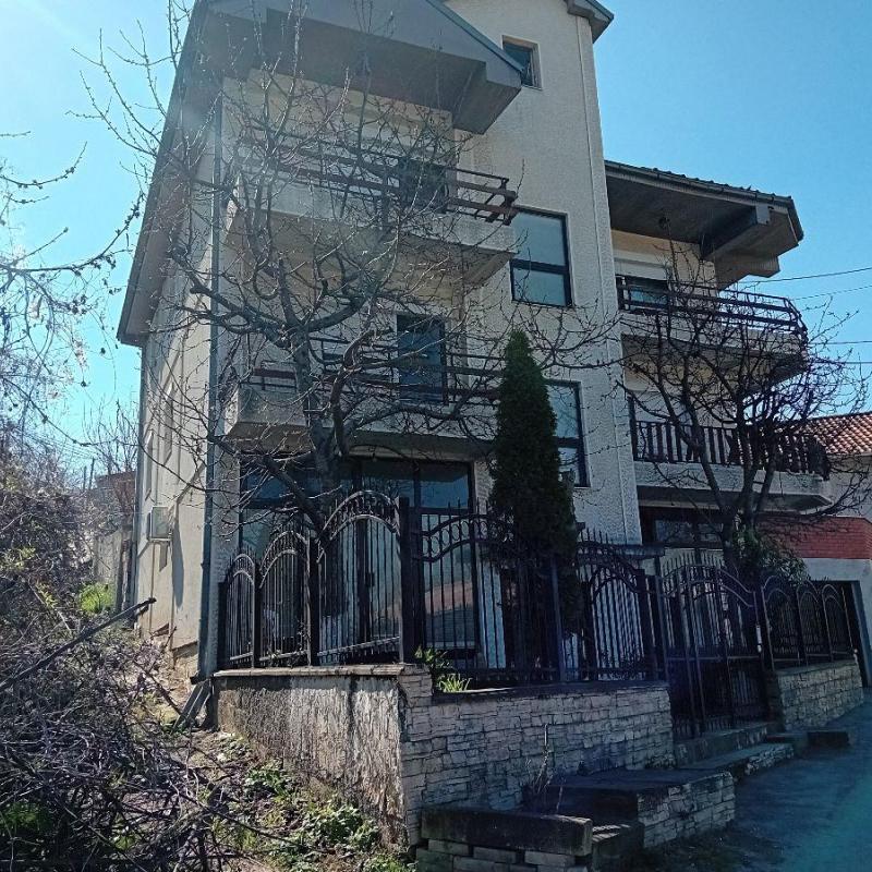 Se prodava kuka vo Nerezi / Kozle