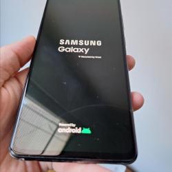 Se prodava Samsung Galaxy A72