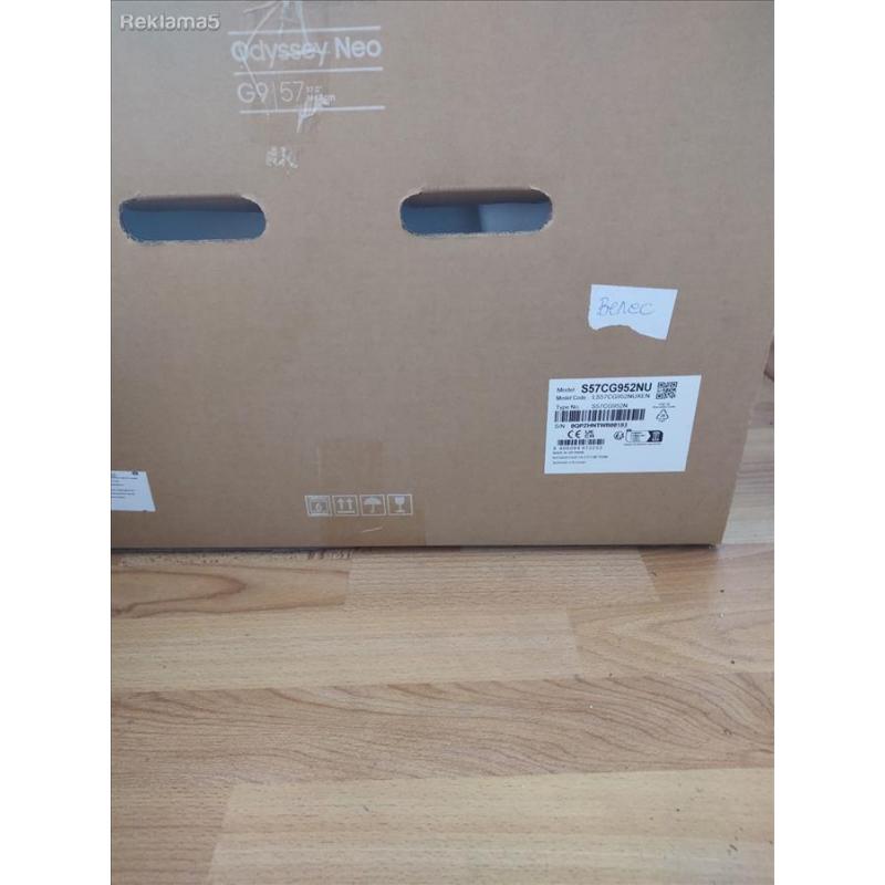 Се продава SAMSUNG 57 Odyssey Neo G9 Monitor