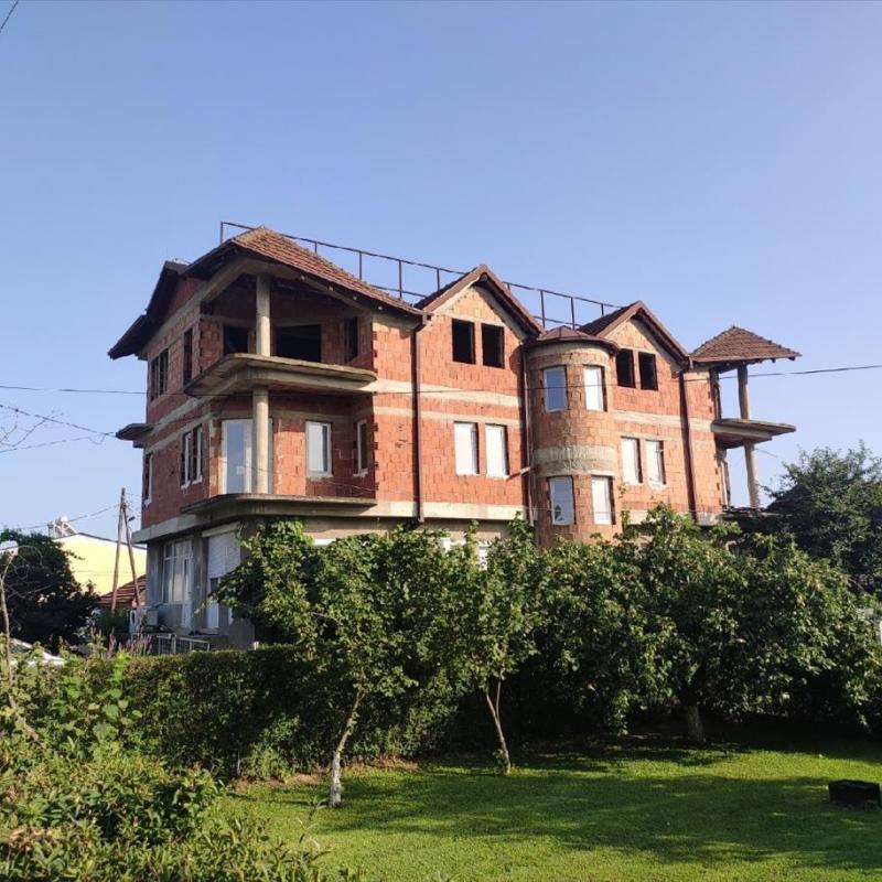 PRODAVAM KUKA AERODROM