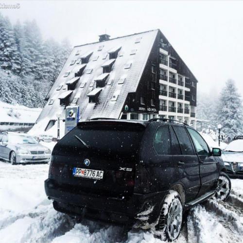 SE PRODAVA BMW X5