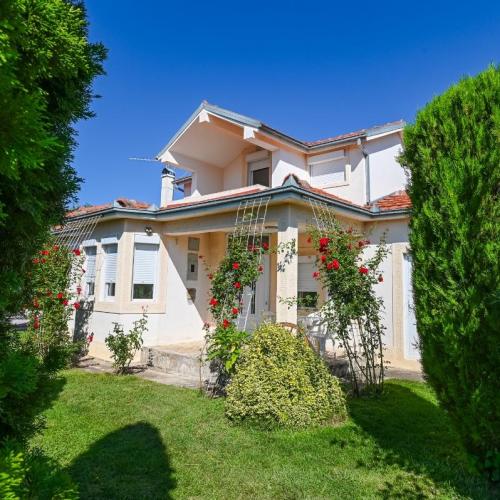 Vila 'Hristov' za iznajmuvanje vo Delcevo