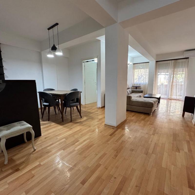 Se prodava cetvorosoben stan 75m2 so dvor 45m2 K. Voda