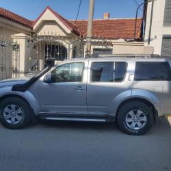 Nissan pathfinder 4x4