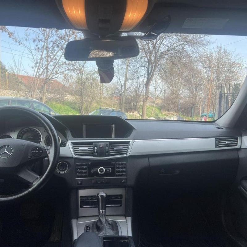 Se prodava Mercedes E-250 so servisna istorija