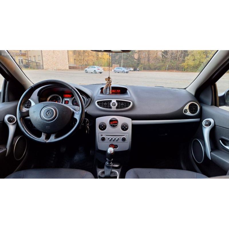 Renault Clio 2006 godina