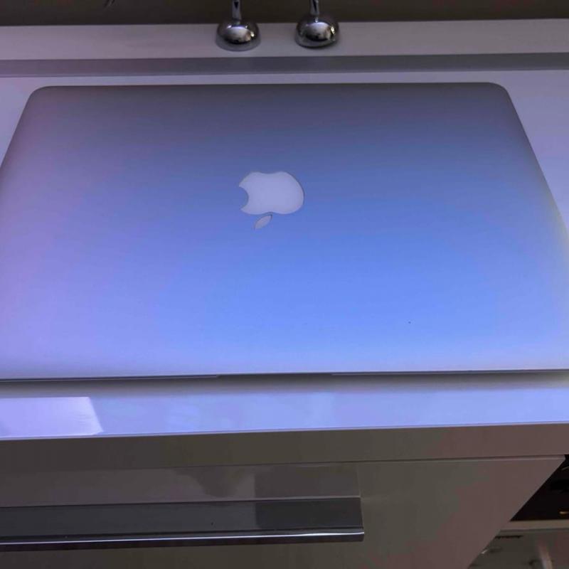MacBook Air 13” - i 7 / 8 Gb/ 250 Hd
