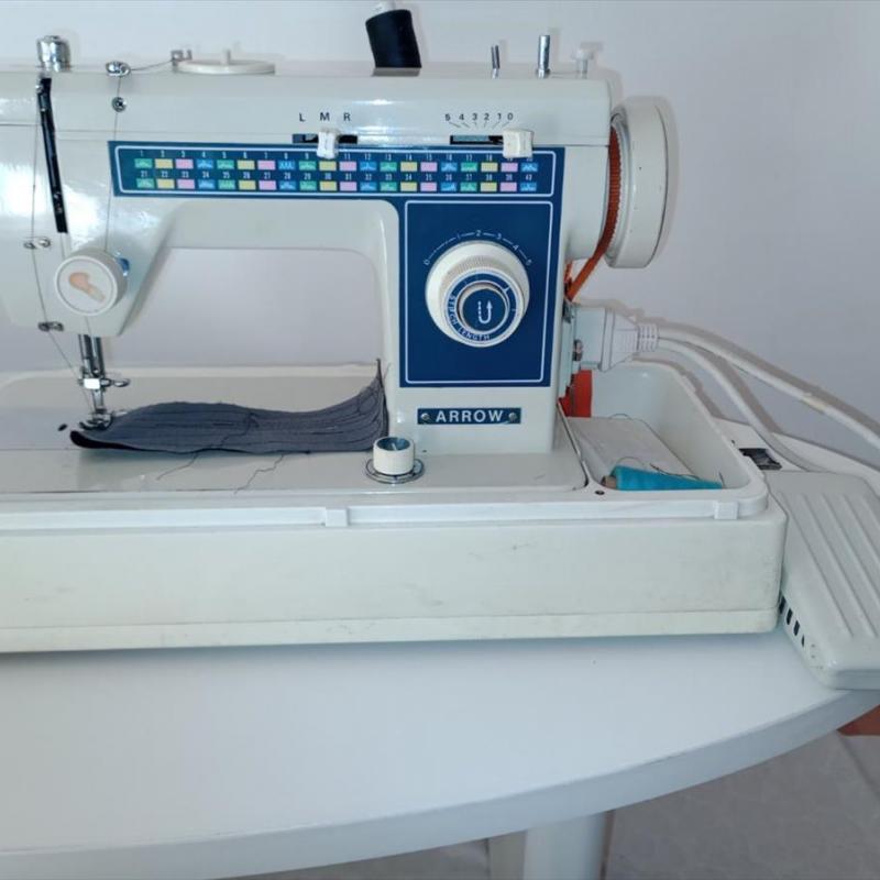 Prodavam masina za sienje