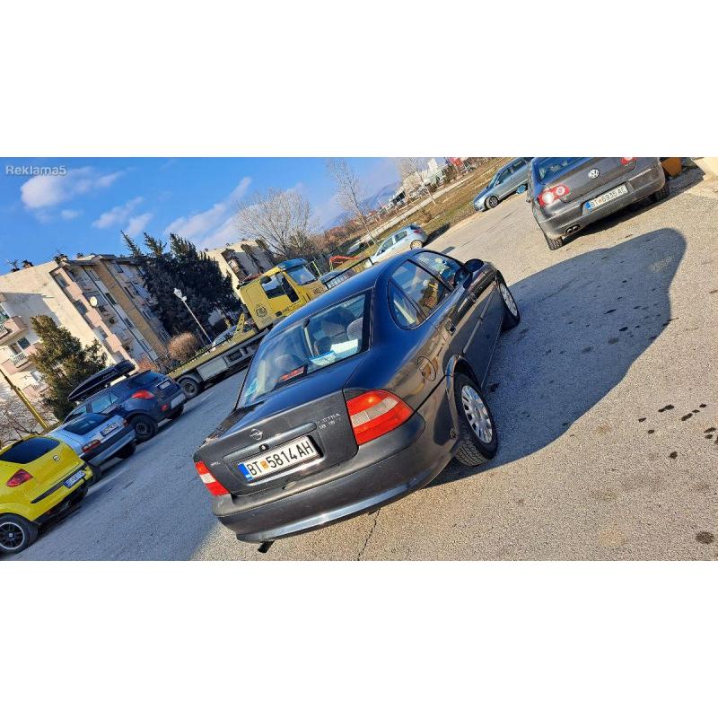 Opel vectra 1.8 vgraden dizna plin REG.. SO ZELEN Karton