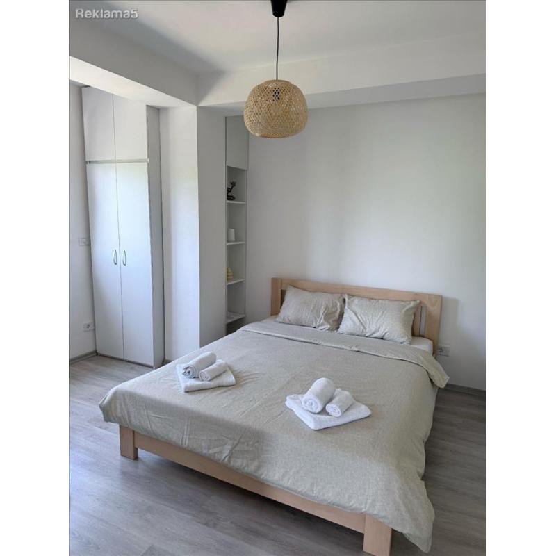 Se izdava Stan vo Ohrid, Raca