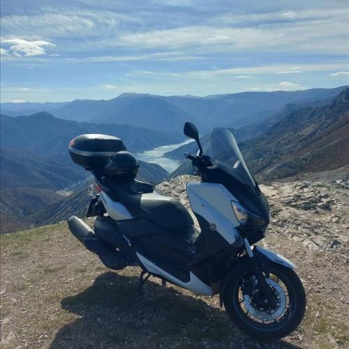 YAMAHA XMAX 400