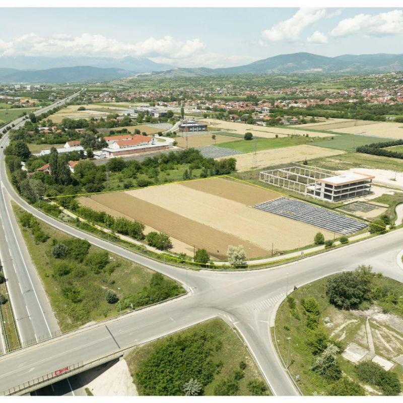 Se prodava plac za gradba lesna industrija Butel