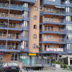 Iznajmuvam 2 garazi kaj Get Kafe