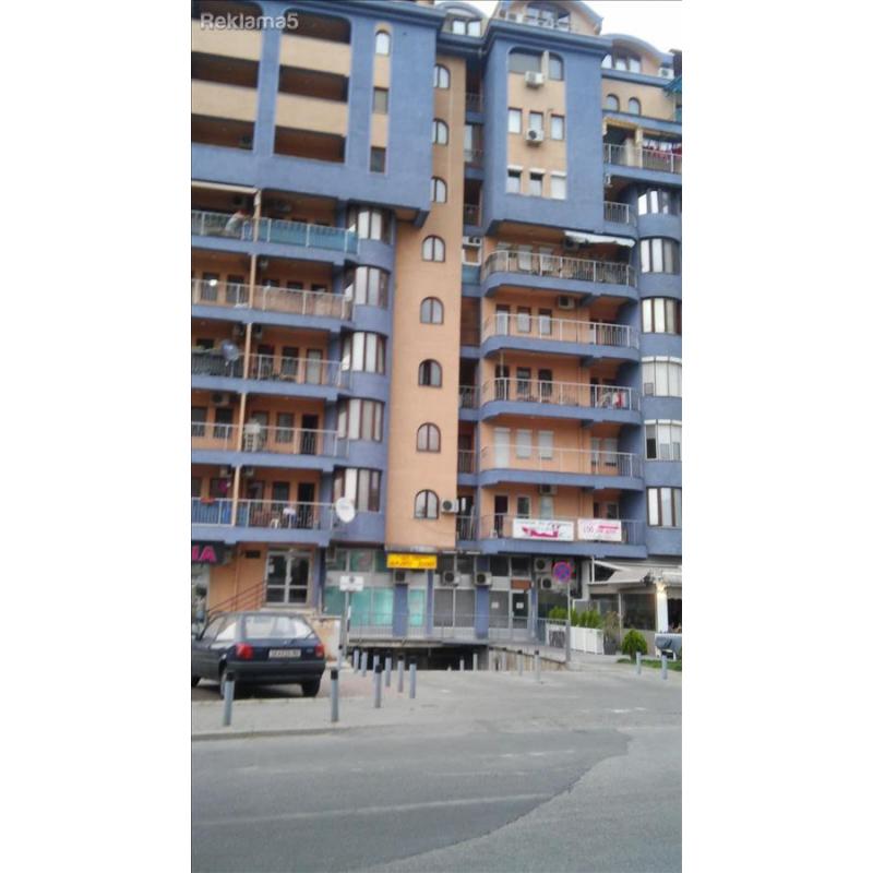 Iznajmuvam 2 garazi kaj Get Kafe