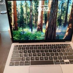 Apple Mac 8GB so 256GB SSD Laptop
