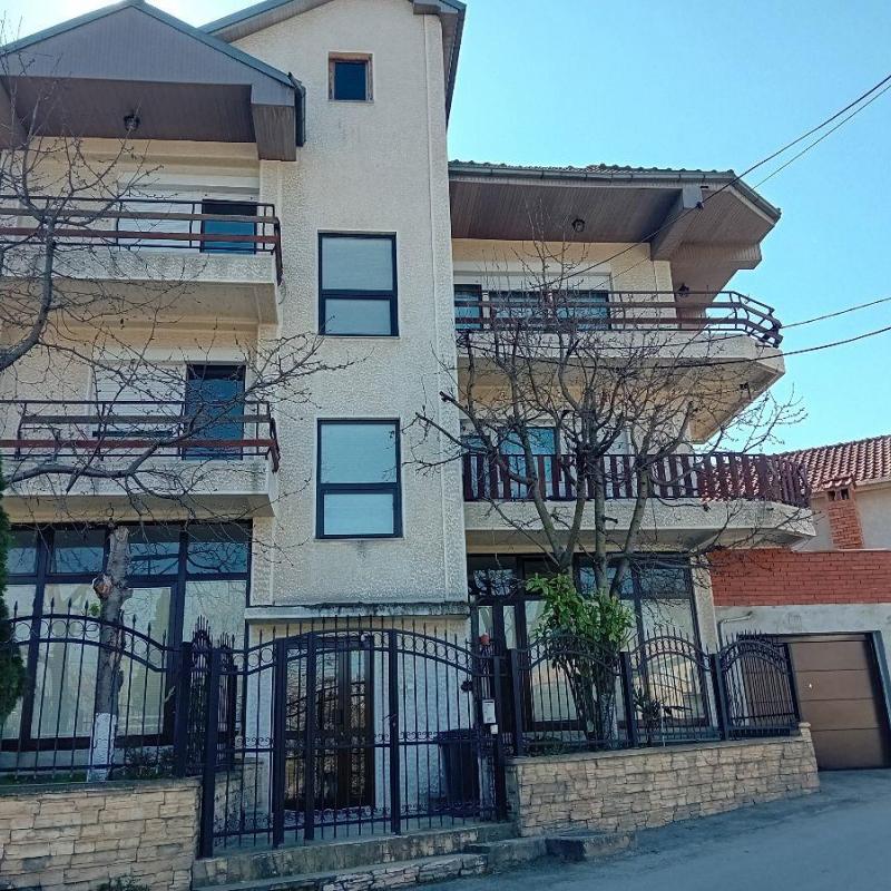 Se prodava kuka vo Nerezi / Kozle