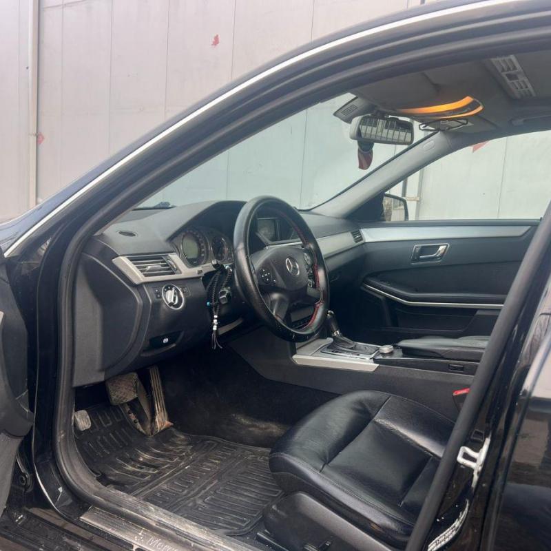 Se prodava Mercedes E-250 so servisna istorija