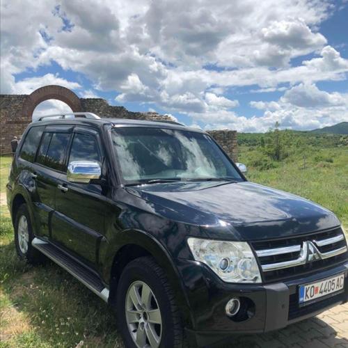 Mitsubichi pajero benz plin 7 sedista