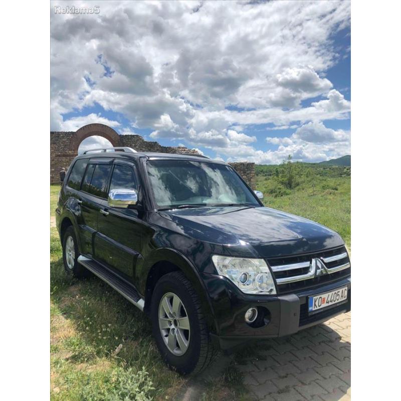 Mitsubichi pajero benz plin 7 sedista