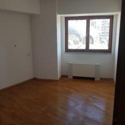 Se Izdava Stan vo Centar 60m2