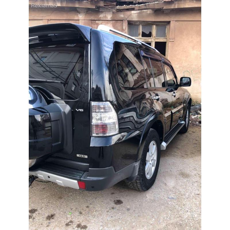 Mitsubichi pajero benz plin 7 sedista